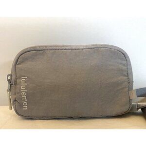 Lululemon Everywhere Belt Bag Mini Silver Drop Grey Limited Edition‎ EUC